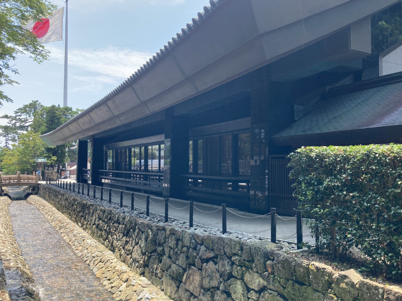 出雲大社神楽殿チェーン柵設置工事 | 施工実績 | サンコー安全株式会社